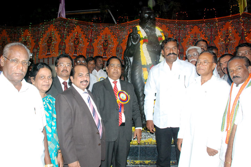 Thiruvalluvar Statue is Unveiled