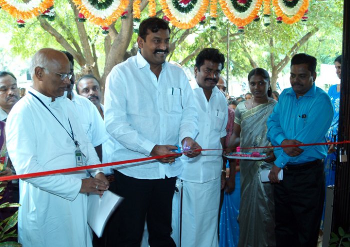 Inaugurated the Women's Hostel